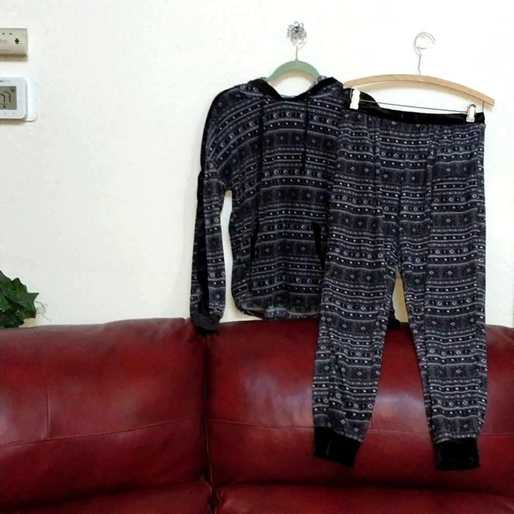Women's Simply Vera Vera Wang Velour Hooded Pajama Top and Bottom Pajama Sz S